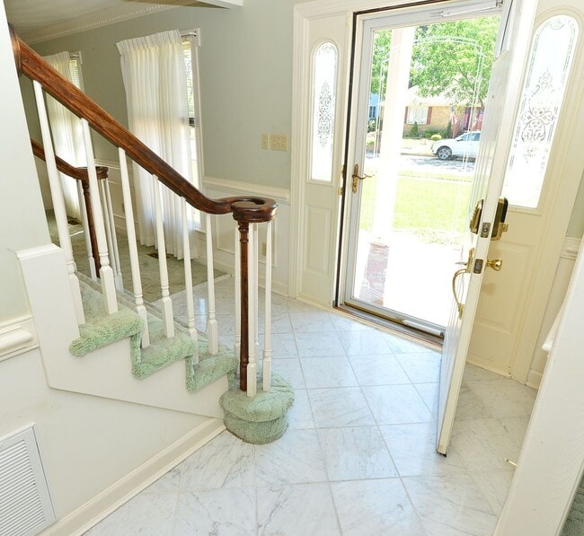 Building Photo - Custom Built brick Manor close to airport ...