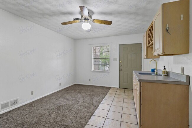 Building Photo - 1618 University Dr