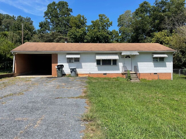 Primary Photo - 2 BED, 1 BATH BRICK HOME LOCATED IN ASHEBORO