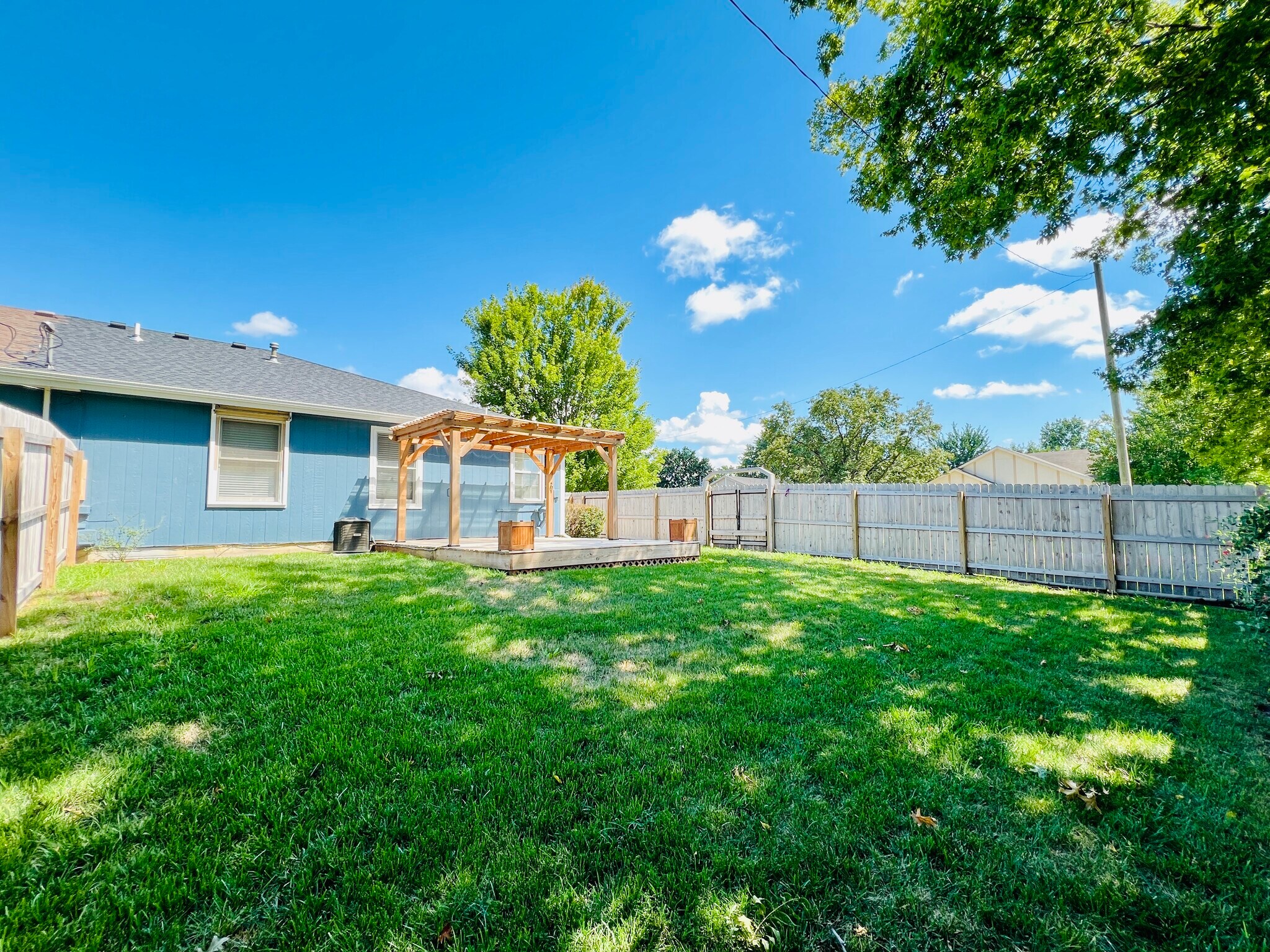 Privacy fenced backyard - 1019 SW Kent Pl
