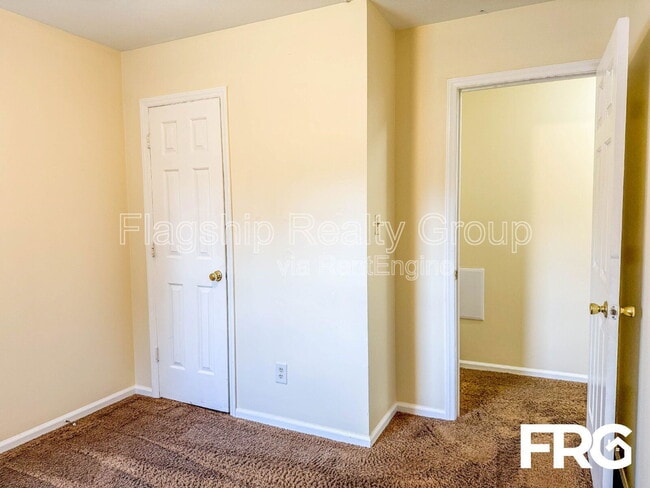 Building Photo - 105 Chesterfield Ct