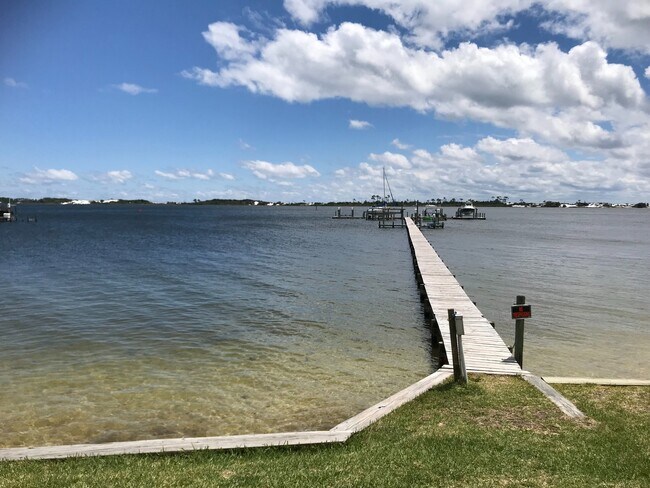 Building Photo - 3/2 1200 SF condo on the Intercoastal West...