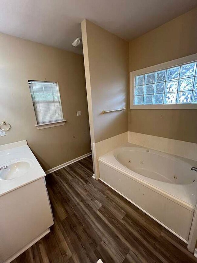 Building Photo - Beautiful 3BR Home in Sought-After Beau Pré off River Rd – Open Floor Plan & Fenced Yard!