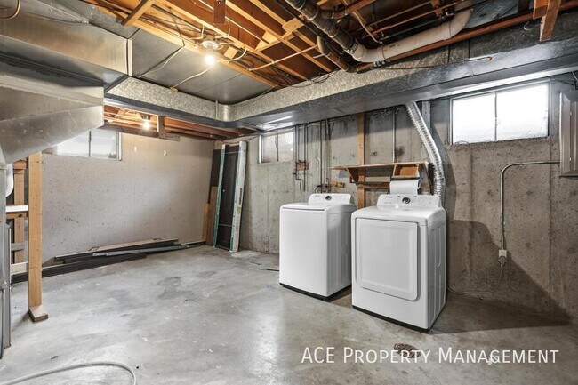 Building Photo - 209 Wedgewood Dr