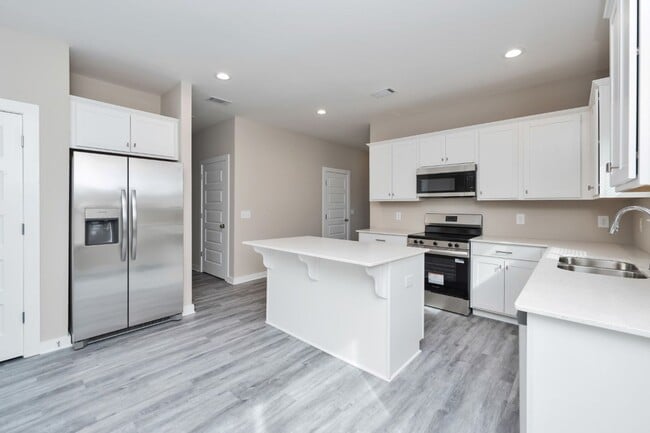 Building Photo - Move-In Ready 4 Bed, 2 Bath – Modern Upgrades & Appliances Included!