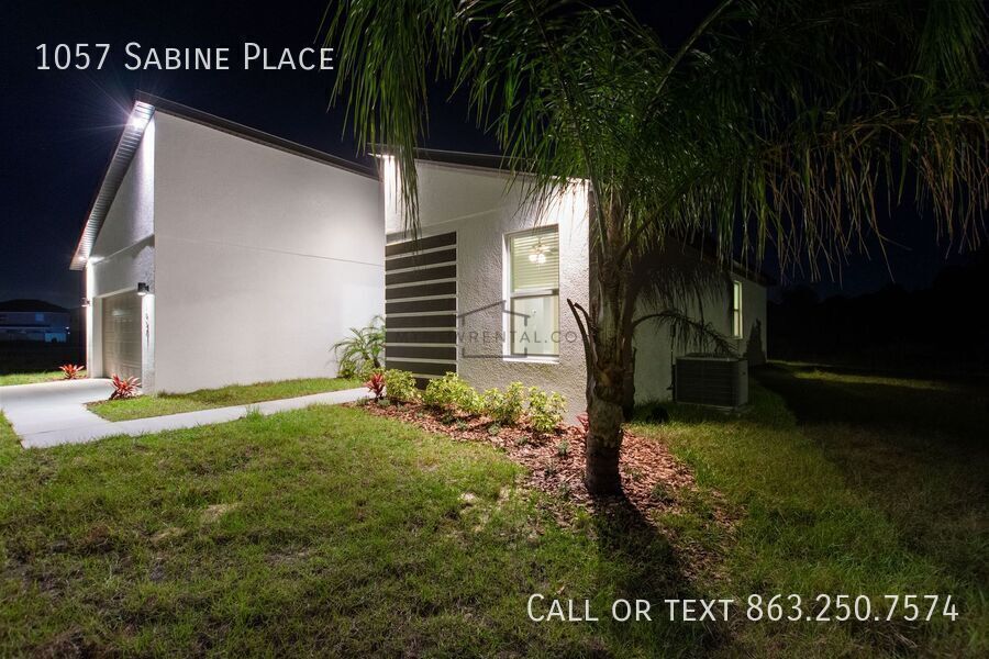 Building Photo - 1057 Sabine Pl