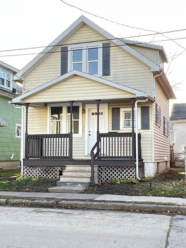 Primary Photo - 320 E 26th St