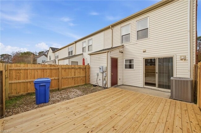 Building Photo - 725 Mill Landing Rd