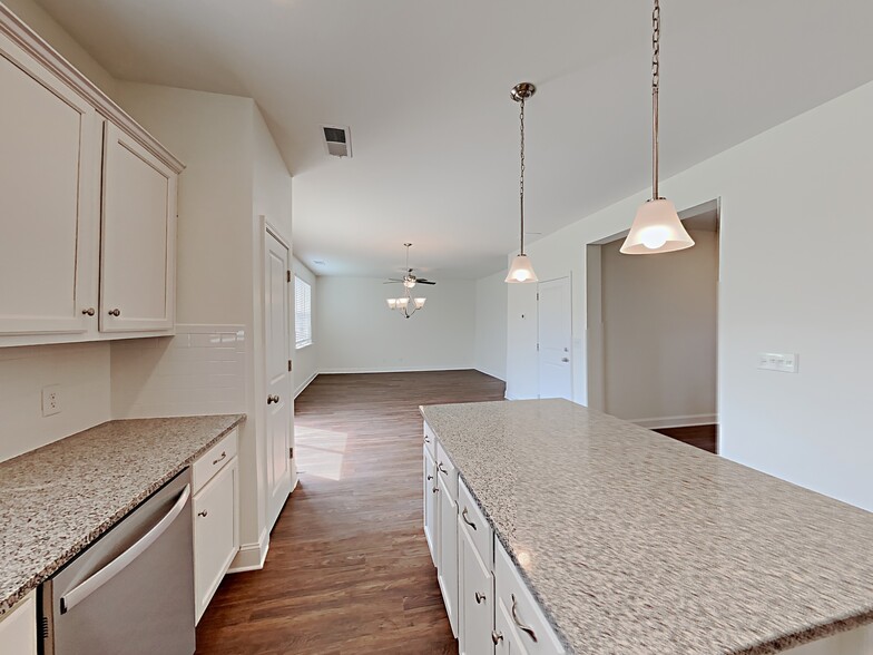 Building Photo - 550 Slew Dr