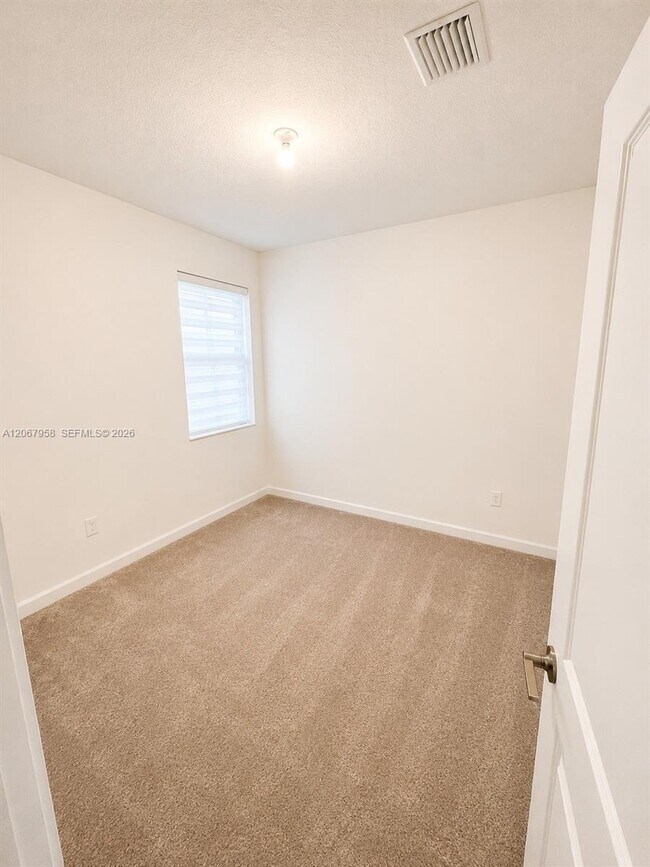Building Photo - 18120 SW 148th Rd