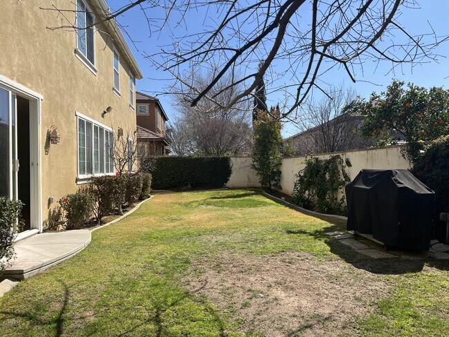 Building Photo - 5210 Village Green Ln
