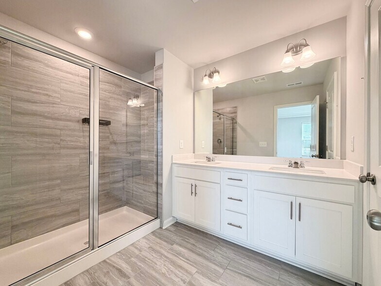 Building Photo - 400 Hazy Hills Ln