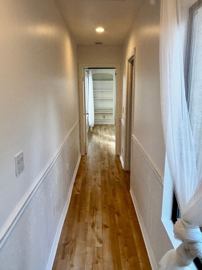 Building Photo - Beautiful La Jolla Alta Home! 50% off Firs...