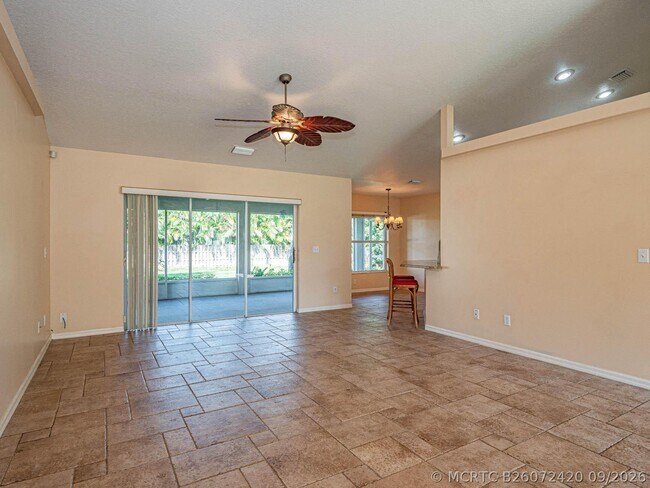 Building Photo - 141 39th Dr