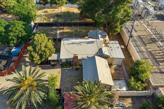 Building Photo - Charming Home in Historic Downtown Lake Elsinore!