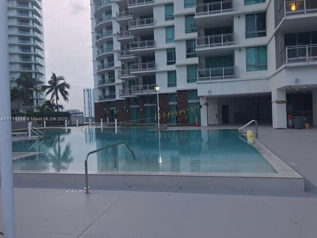 Building Photo - 350 S Miami Ave
