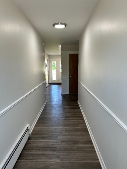 Building Photo - 21103 Vernier Rd