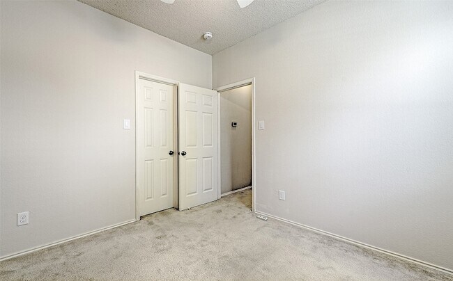 Building Photo - 9701 Thorncliff Dr