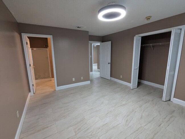 Building Photo - 1304 Montego Ct