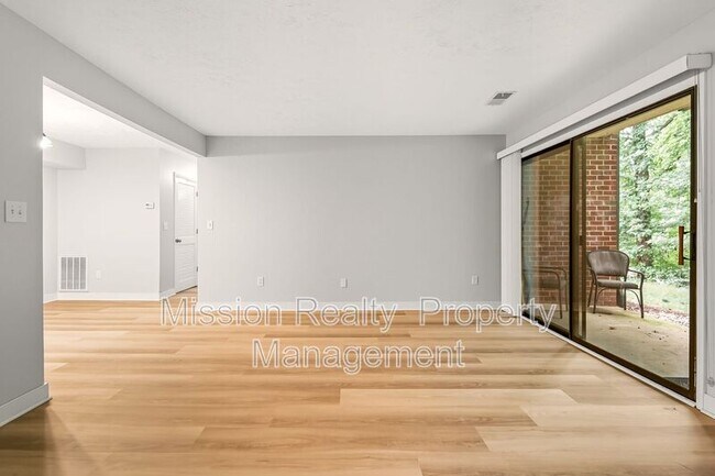 Building Photo - 2104 Turtle Run Dr