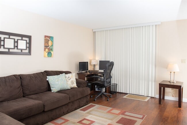Living Room - 6333 Mt Ada Rd