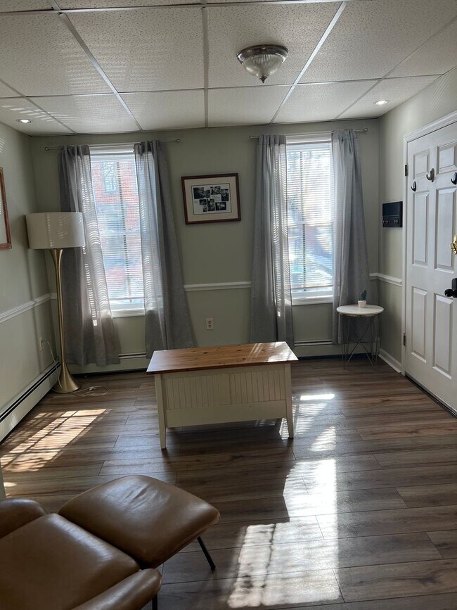 Building Photo - 165 E Pomfret St