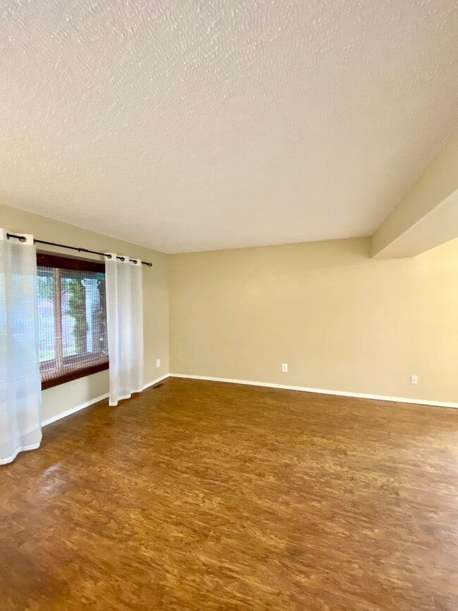 Building Photo - 4 Bedrooms on Corner Lot in 80920!  Dog Friendly!