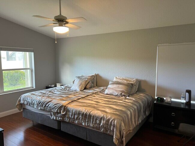Building Photo - 10596 Sunset Isles Ct