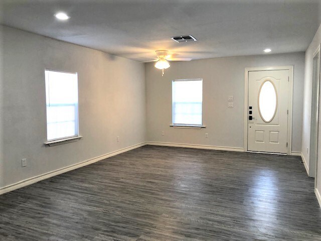 Building Photo - 520 S 10th St