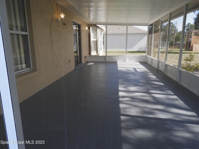 Building Photo - 1420 Denali St SE