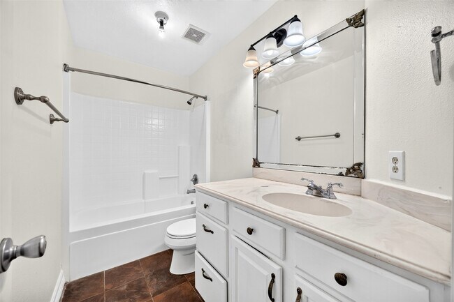 Building Photo - 15307 Flemington Ave