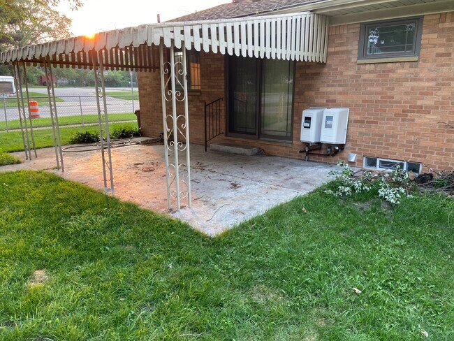 PATIO - 1643 Fairview Ave