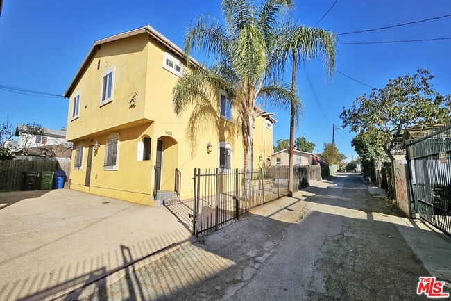 Primary Photo - 1434 Ricardo St