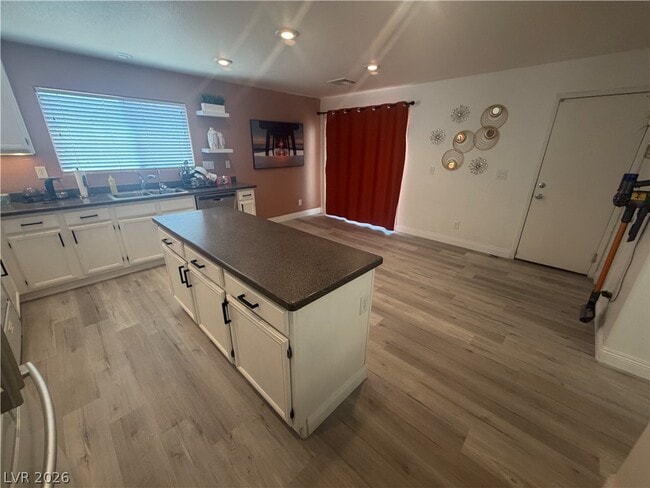 Building Photo - 569 Port Talbot Ave