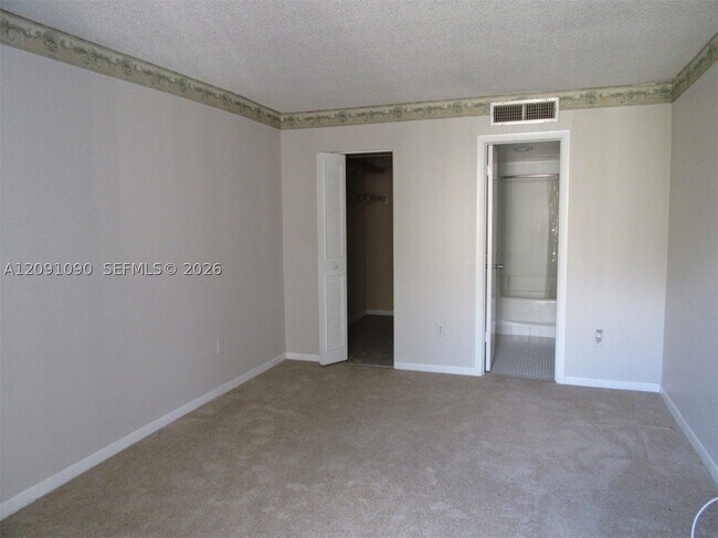 Building Photo - 14221 N Kendall Dr
