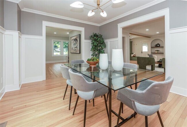 Building Photo - 2908 N Hills Dr NE