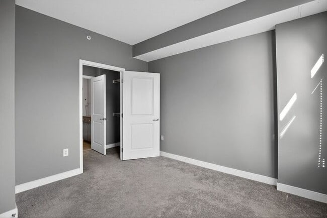 Building Photo - 155 Potomac Passage