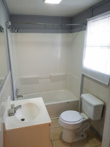 Building Photo - 3215 Clifton Ave