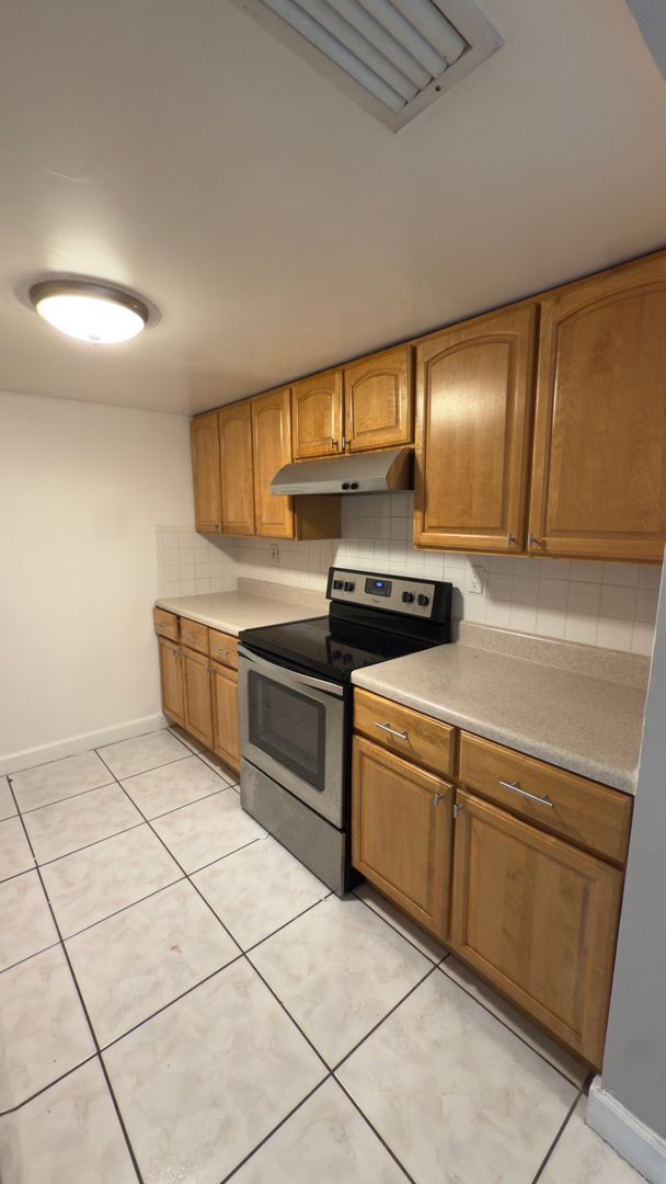 Building Photo - Spacious 1-Bed Condo in Sutton House – 974 SF, East of Biscayne