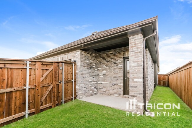 Building Photo - 8208 Howell Oak Dr