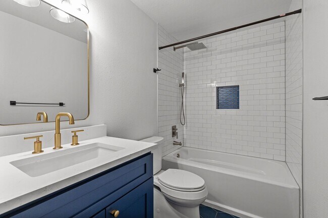 Building Photo - 4Bd Bothell Home!