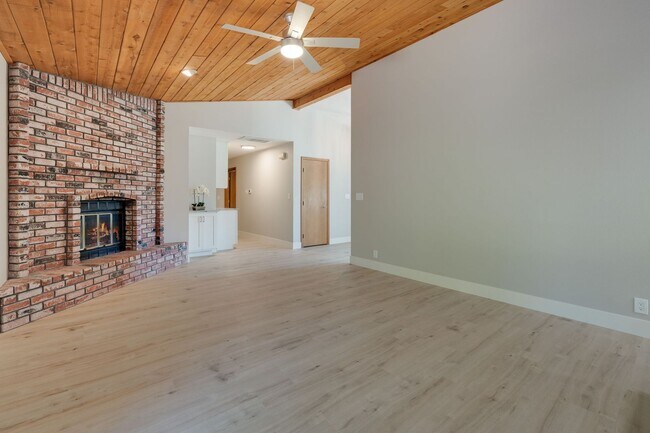 Building Photo - Bright and Stylish 4BD/2BA Home with 3 Car...