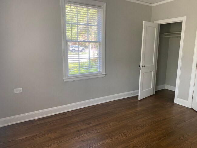 Building Photo - 1 Bedroom 1 Bathroom Unit-First Floor
