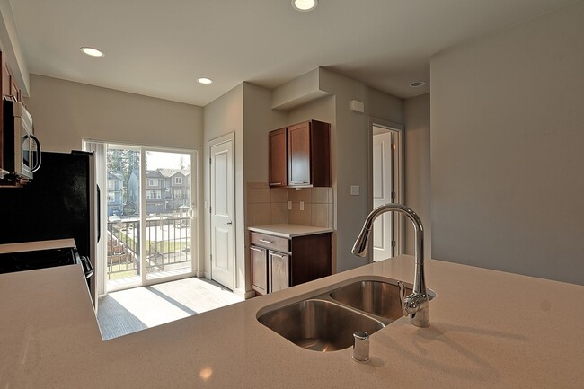 Building Photo - Northlake Court - 3 Bdrm Townhome Avail Now!