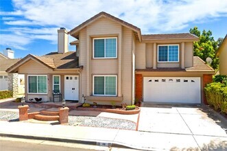 Building Photo - 36 Woodswallow Ln