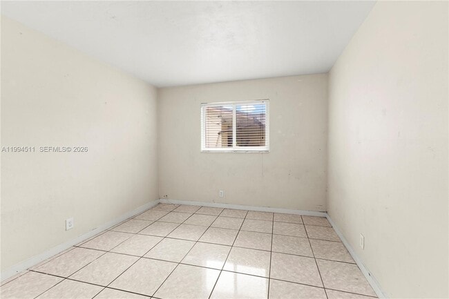 Building Photo - 6121 SW 40th Ct