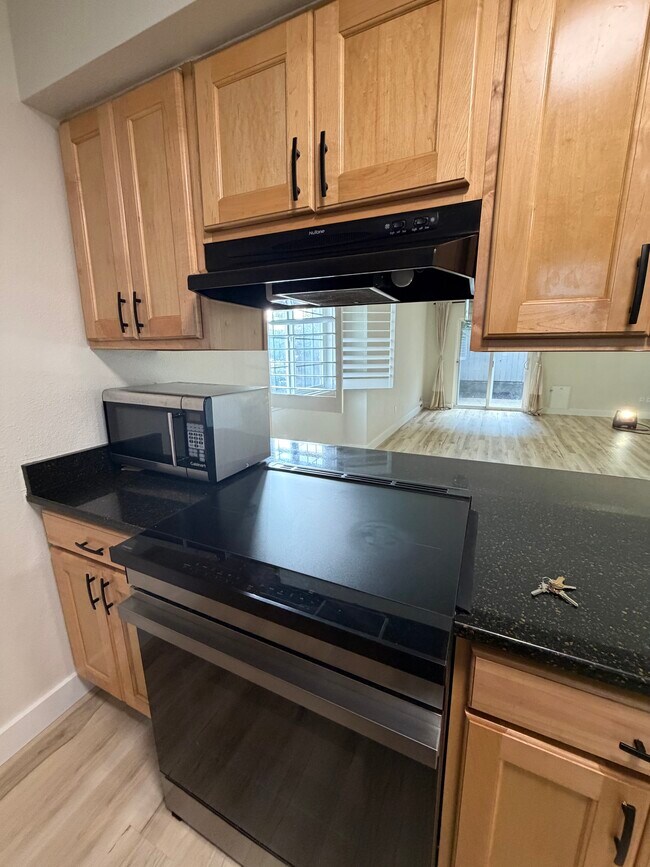 Building Photo - 4656 N Pearl St