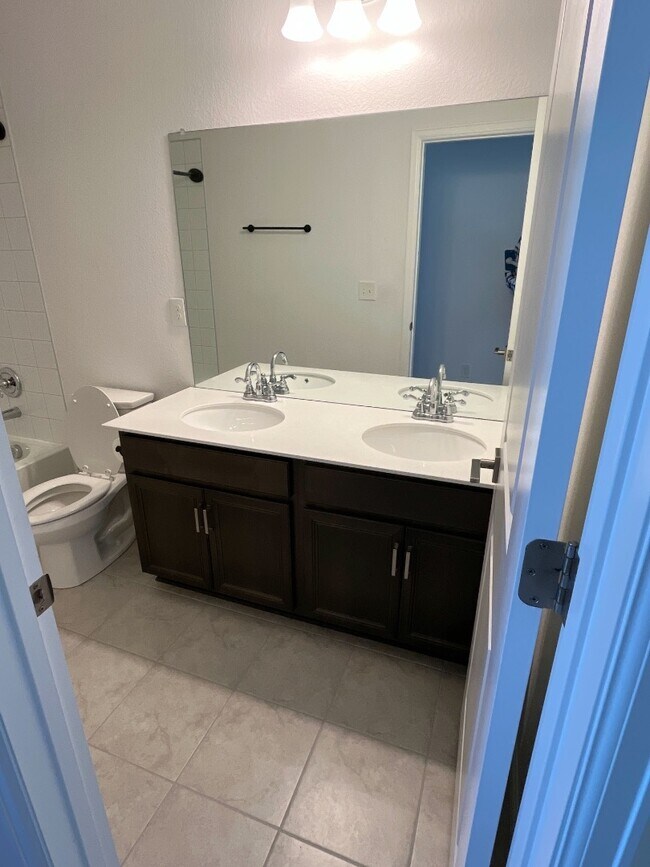 Building Photo - 1914 Rosen Dr