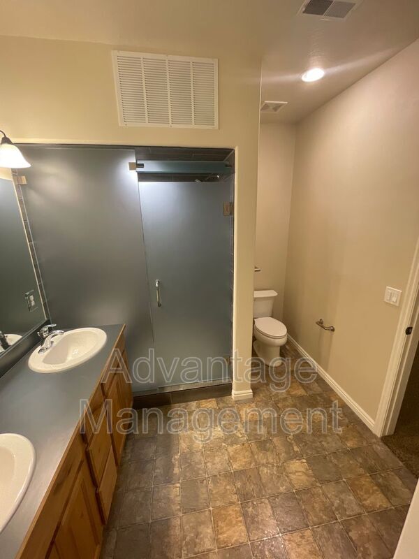Building Photo - 1061 Canyon Meadow Dr