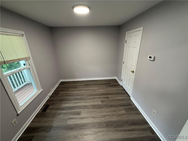 Building Photo - 5200 Reids Pointe Rd